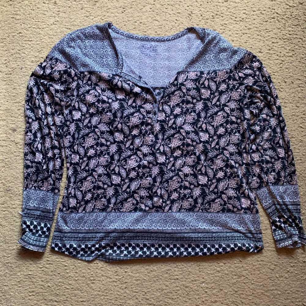 Ladies long sleeve blouse by Simply Styled.